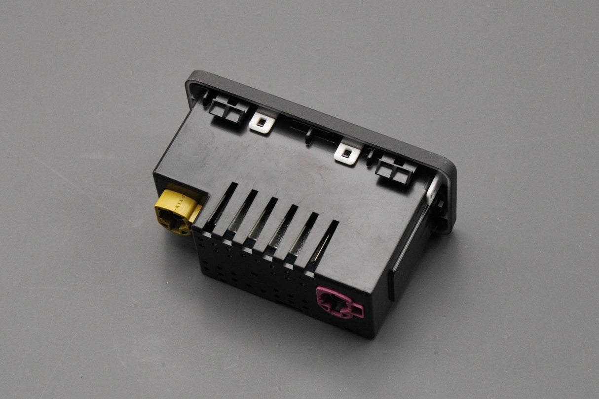 Land Rover Defender Range Rover Sport audio input socket LR161829