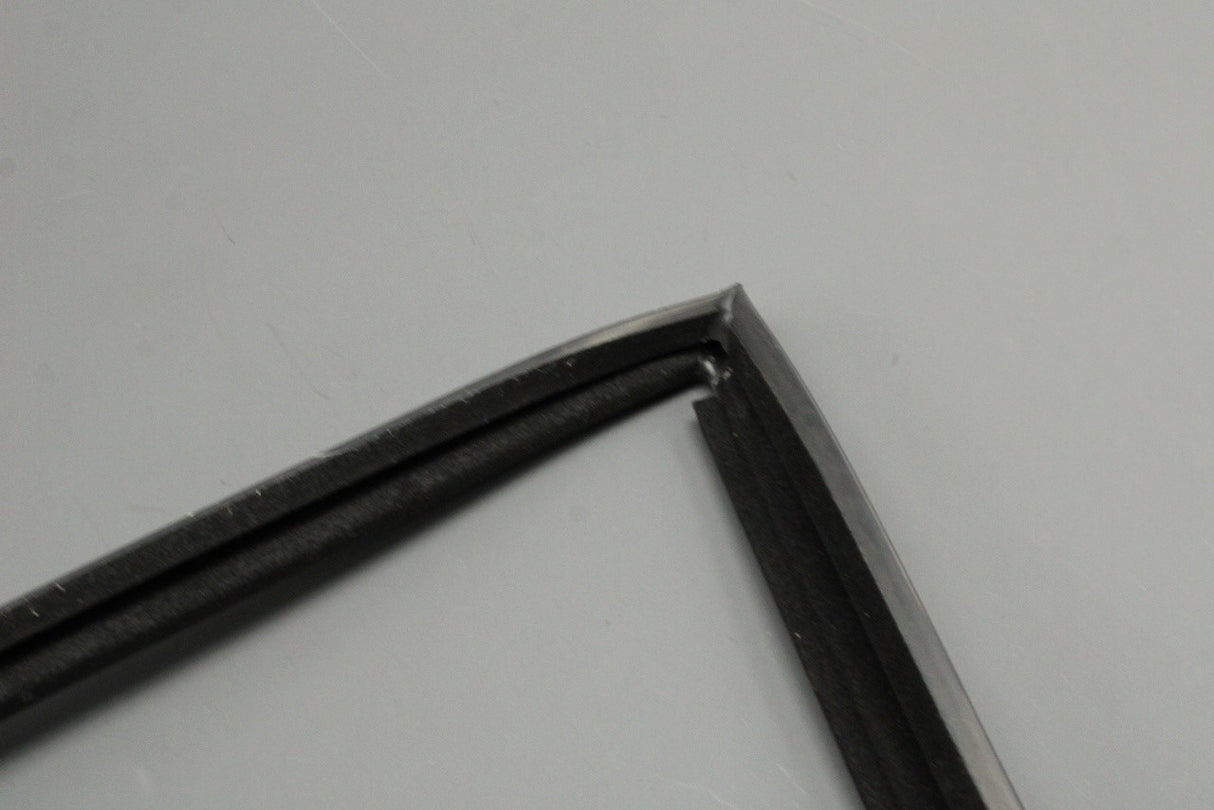 Range Rover 1994-2001 window aperture seal (rear right) CGE101280