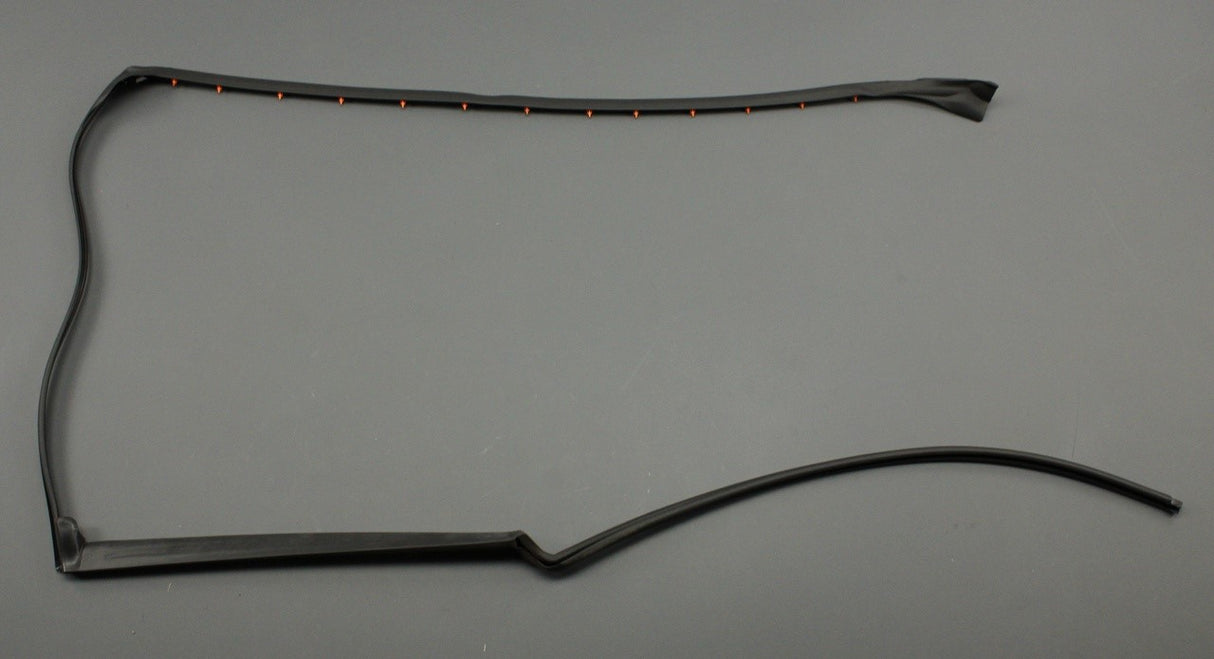 Land Rover Discovery 5 2017-on rear door seal (right) LR137663