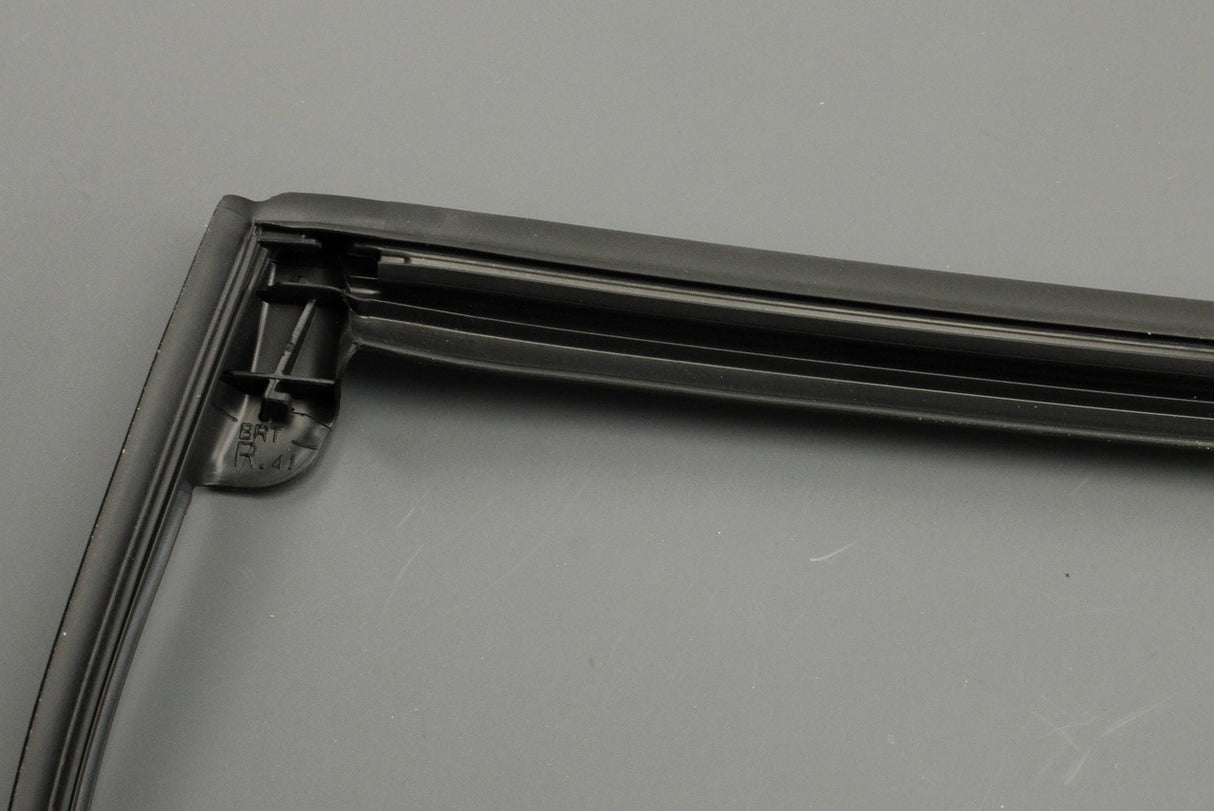 Land Rover Discovery 5 2017-on rear door seal (right) LR137663