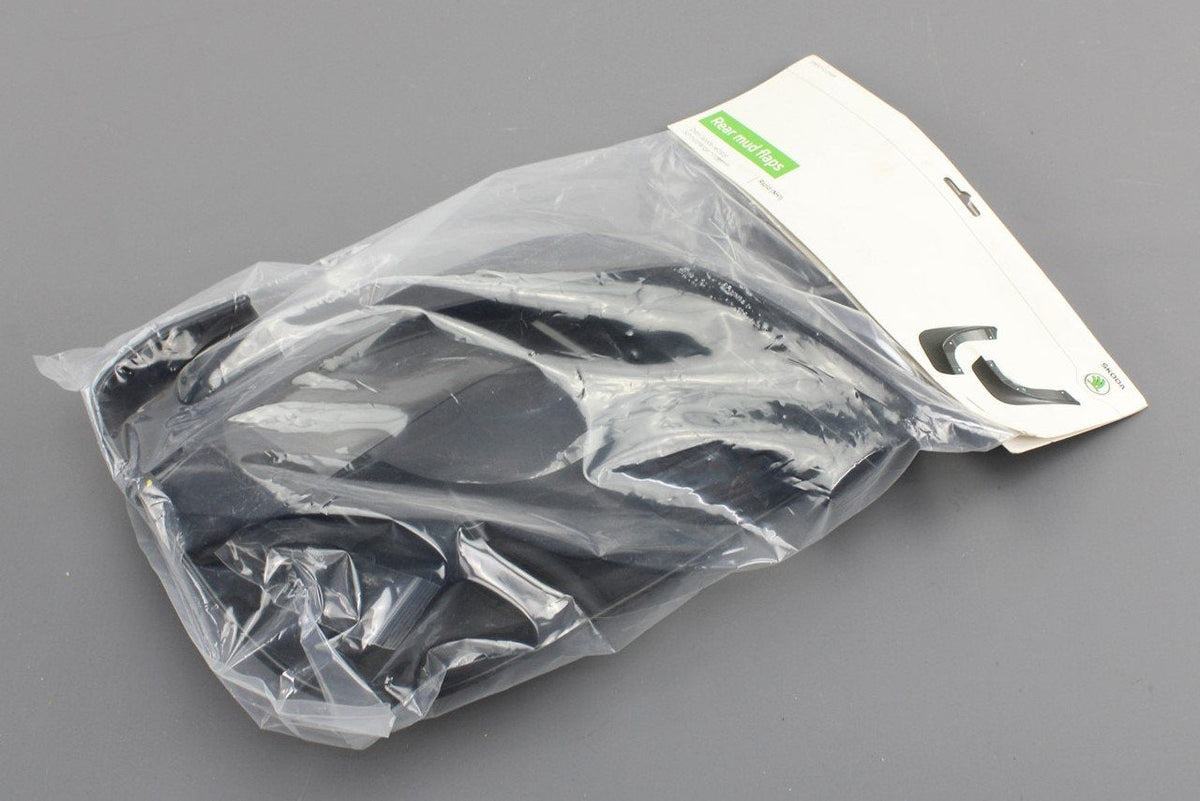 Skoda Rapid Spaceback 12-19 accessory rear mud flaps set 5JJ075101, view 1