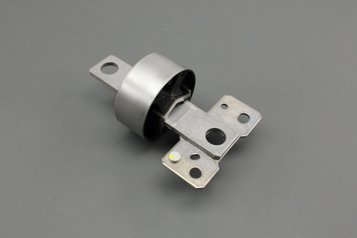 Volvo S60 S80 V60 V70 XC60 XC70 rear trailing arm bush (right) 31476222