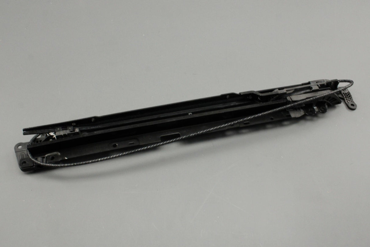 Range Rover Evoque 2019-on panoramic glass roof rail (right) LR139160