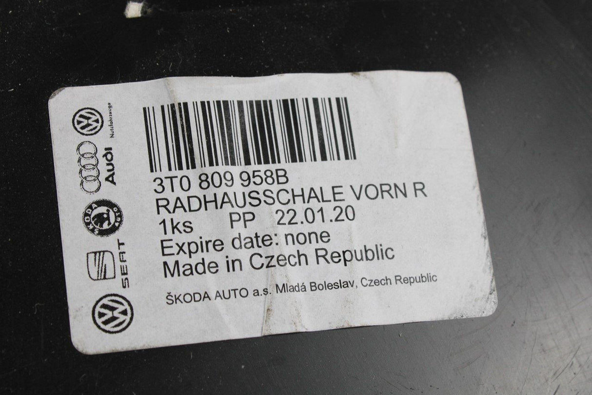 Skoda Superb 2014-2015 Front wheel housing liner (Right) 3T0809958B