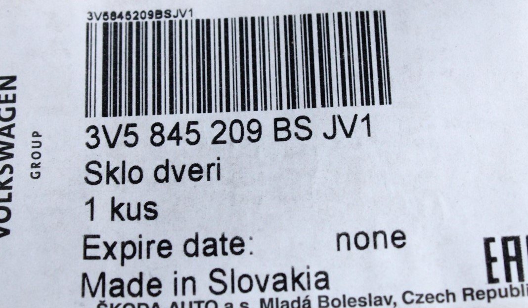Skoda Superb 15-On Rear quarter window and seal (Left) 3V5845209BS JV1