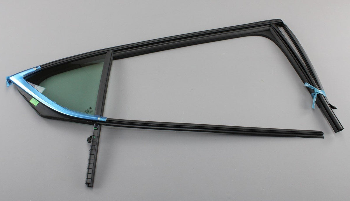 Skoda Superb 15-On Rear quarter window and seal (right) 3V5845210BS JV1, view 1