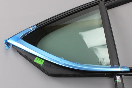 Skoda Superb 15-On Rear quarter window and seal (right) 3V5845210BS JV1