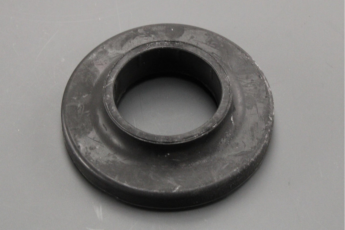 Audi A4 A5 A6 A7 Q7 Q8 RS4 RS5 RS6 front spring support pad 4M0412109A, view 1