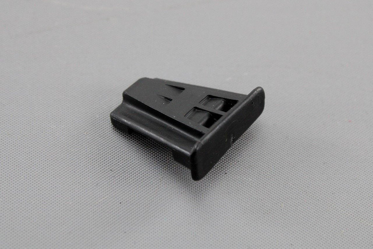 Audi 80 90 RS2 1987-96 side door moulding end cap (Right) 893853114 01C, view 1