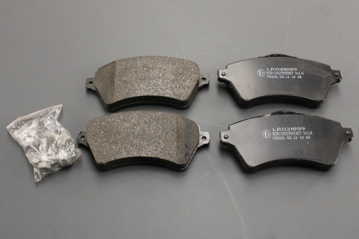 Land Rover Freelander 1996-2006 brake pads (front) LR021899