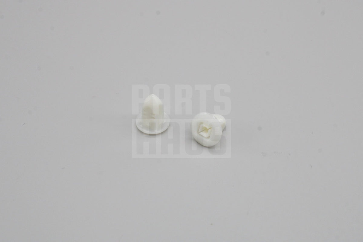 Audi Q5 2013-17 rear number plate holder clip grommets (x2) 8R0827310
