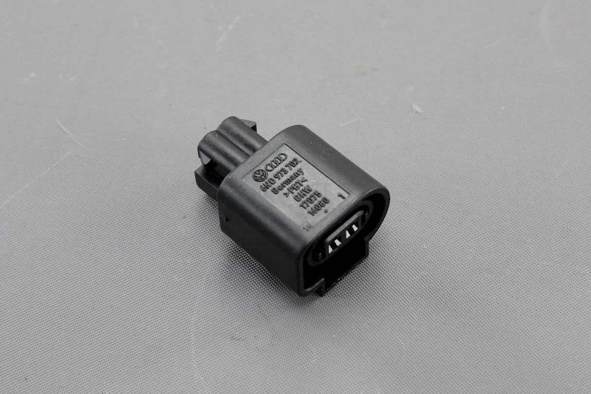 VW Audi Skoda SEAT 2pin contact housing with locking mechanism 6N0973702