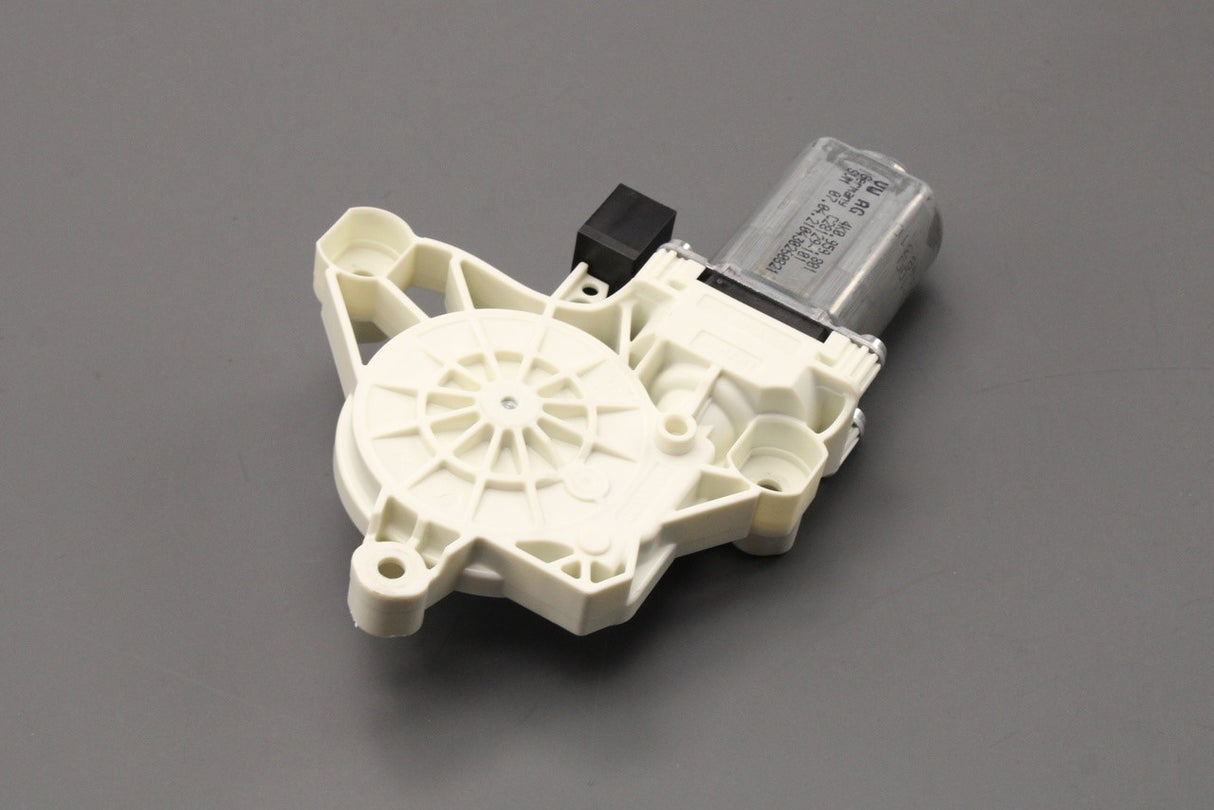 VW Golf Audi A6 A8 RS7 Skoda 2013-on window motor (front left) 4K0959801