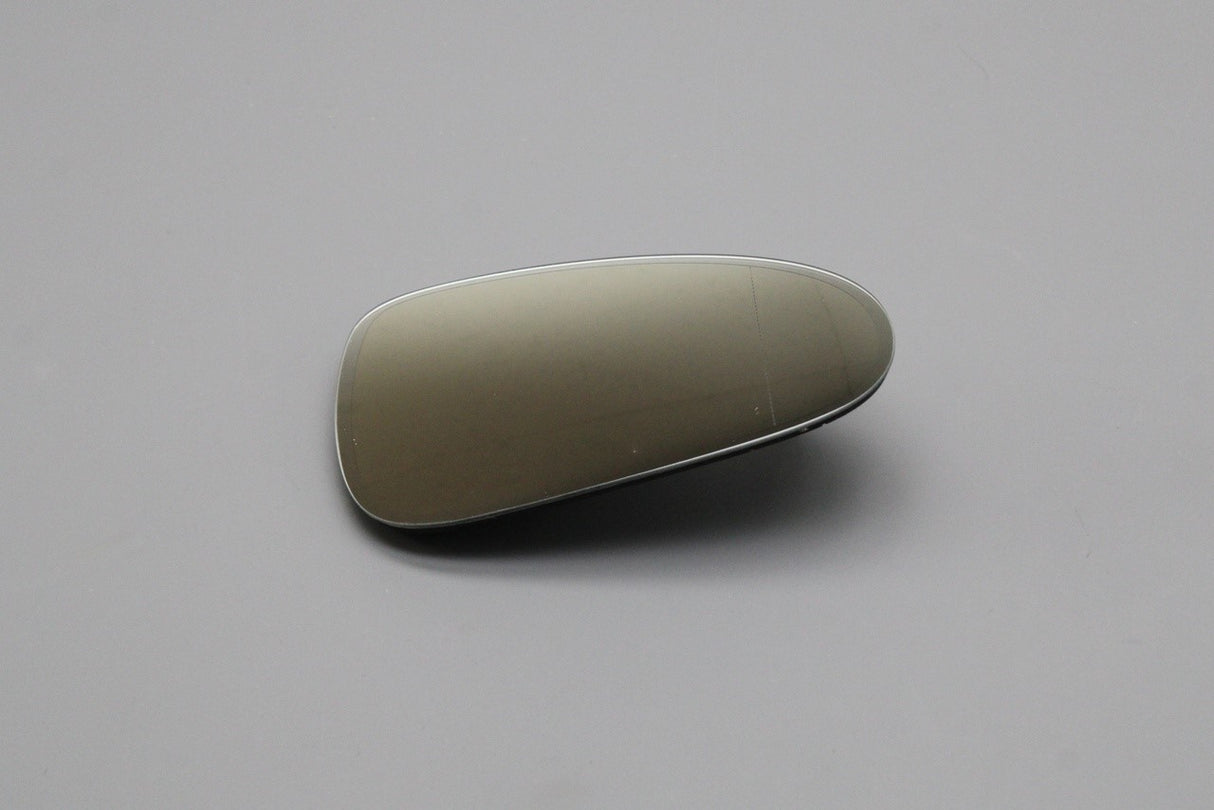 VW Touareg 2011-18 auto anti-dazzle wing mirror glass (right) 7P6857522D