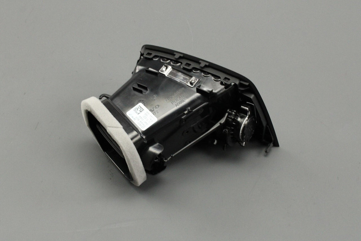 Volvo XC90 2016-on dashboard air vent (centre left) 32348331