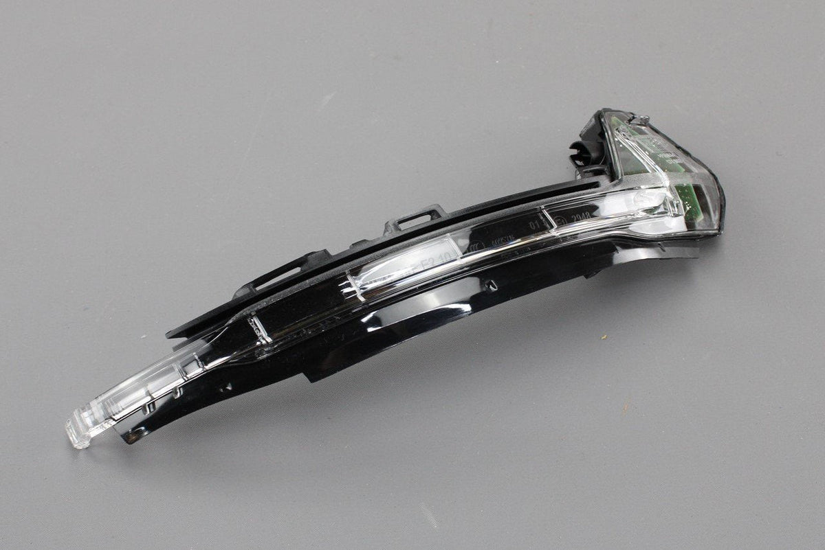 Audi A1 S1 2011-18 wing mirror indicator lens (right) 8X0949102A, view 1