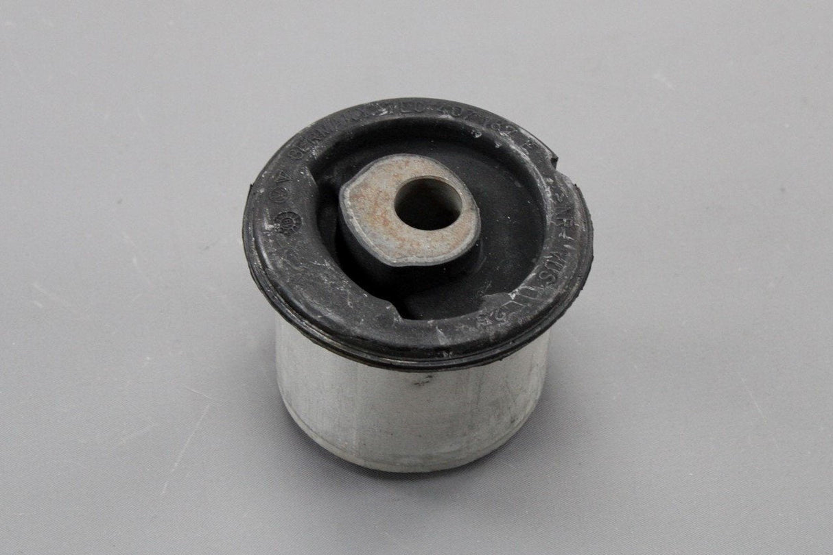 VW Touareg Audi Q7 front lower wishbone mounting bush (x1) 7L0407182E