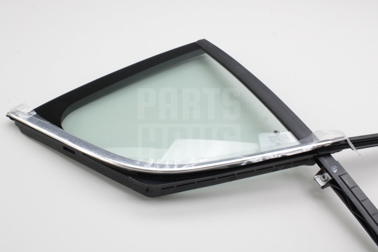 Skoda Octavia Saloon 13-21 rear quarter window (right) 5E5845214AD JV1
