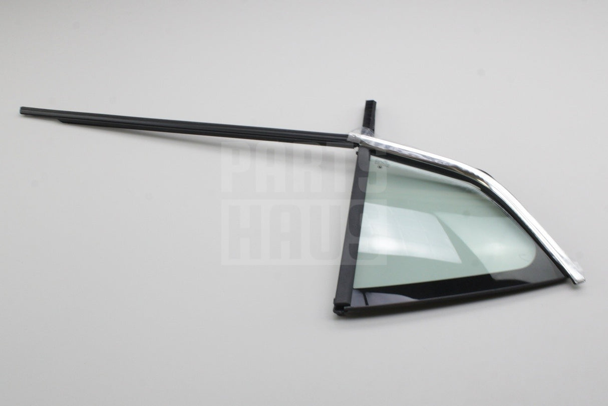 Skoda Octavia Saloon 13-21 rear quarter window (right) 5E5845214AD JV1