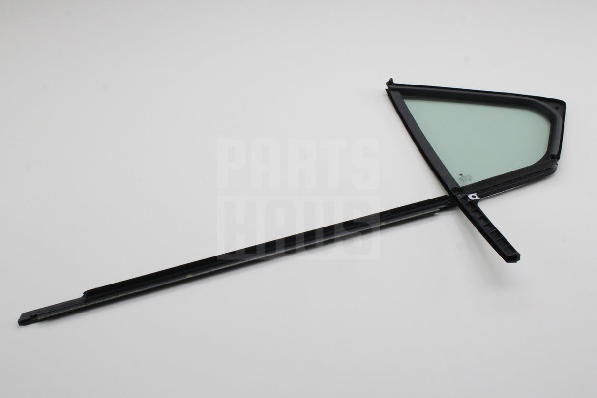 Skoda Octavia Saloon 13-21 rear quarter window (right) 5E5845214AD JV1