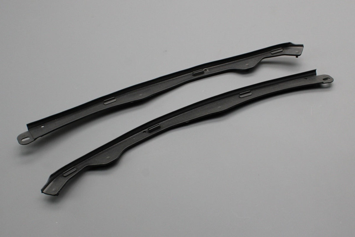 Audi A4 S4 RS4 16-25 side bonnet impact protection seals 8W0823125 / 8W0823126, view 1