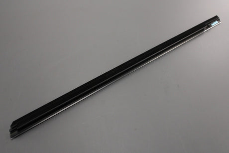 Mercedes-Benz CLA front window aperture seal (right outer) A1177250282