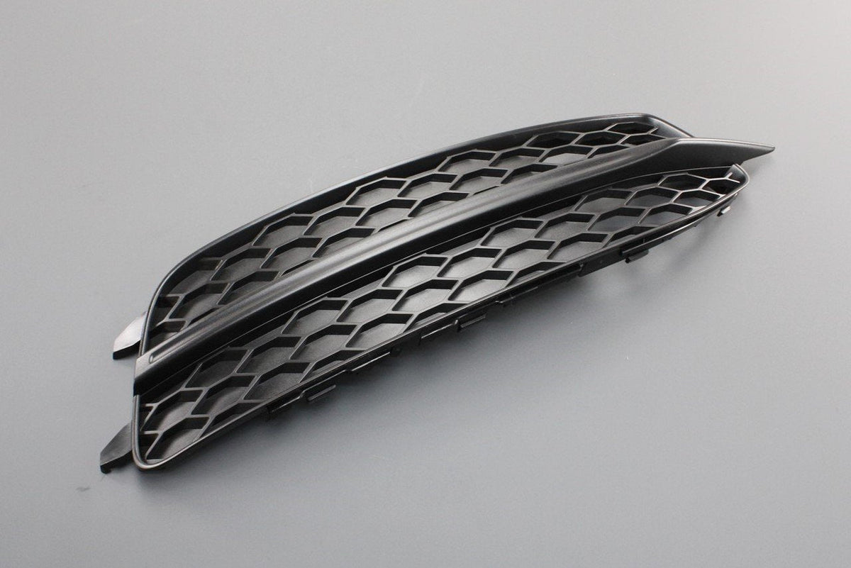 Audi A6 S-line 2011-2014 air guide grille (front right) 4G0807682D 9B9, view 1