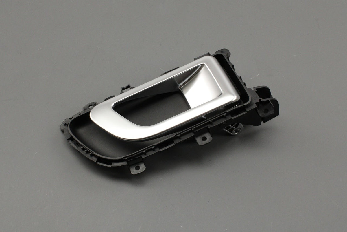 Land Rover Discovery Sport 2015-on door handle (rear right) LR059559, view 1