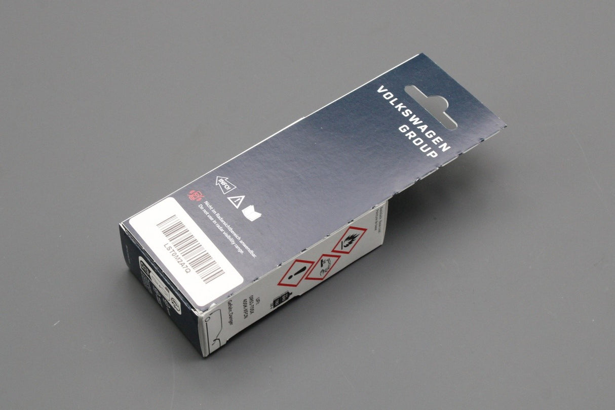 VW Mono Silver Metallic touch up paint set (x2 9ML) LST0M2A7Q