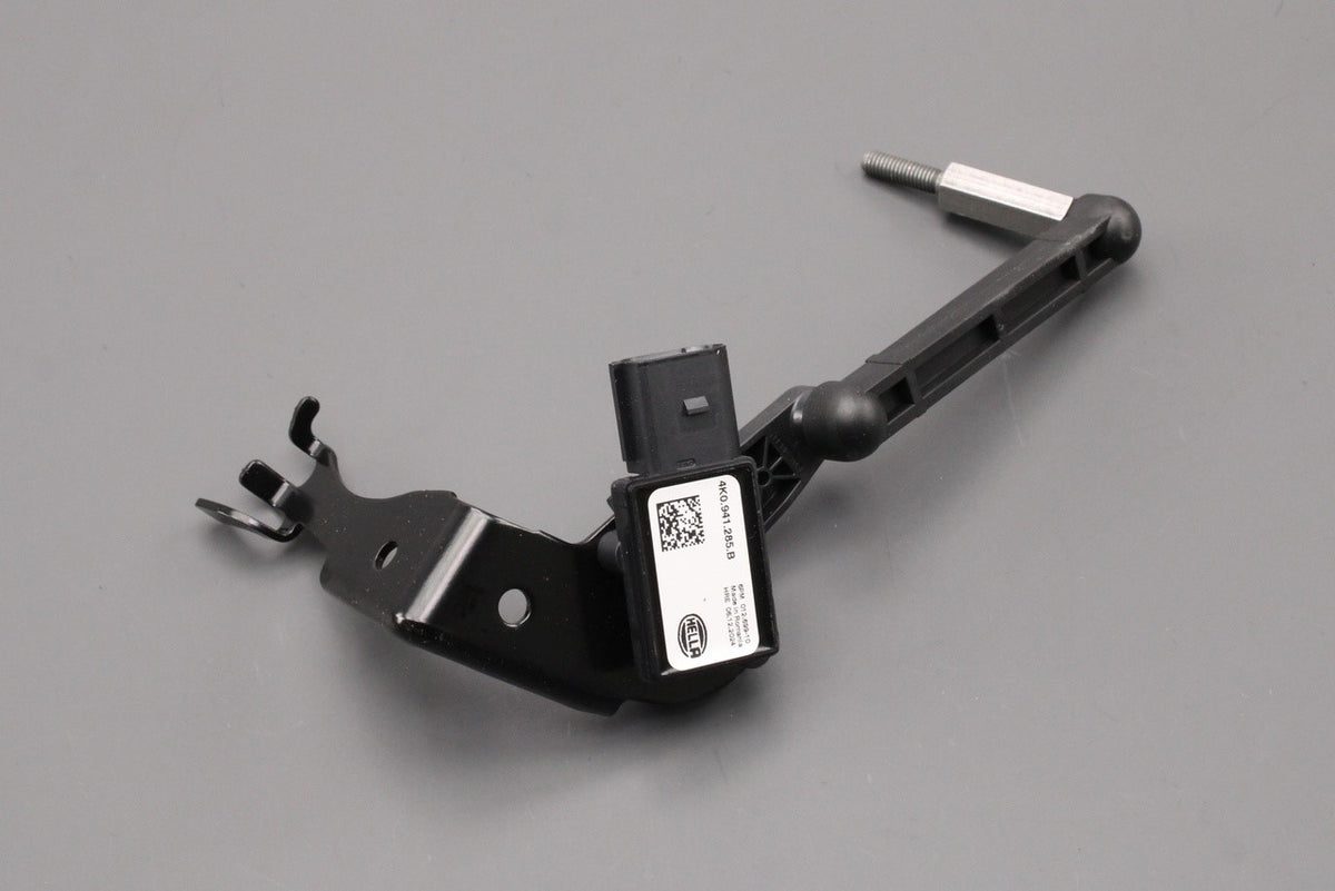 Audi A6 RS6 A7 Q5 front suspension height level sensor (left) 4K0941285B, view 1