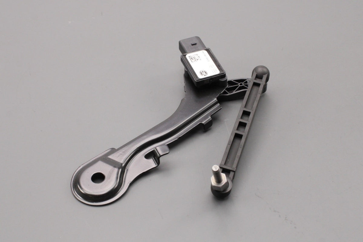 Audi A6 RS6 A7 RS7 rear suspension height level sensor (left) 4K0941309B, view 1