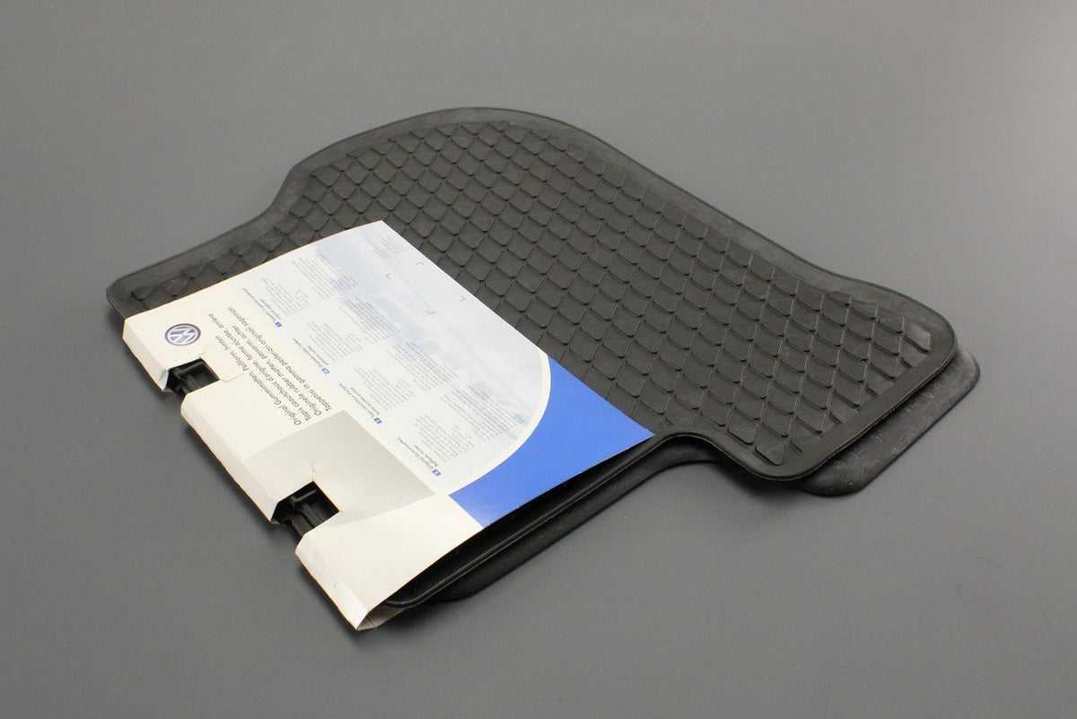 VW Golf MK5 MK6 Scirocco rubber floor mats (rear) 1K0061511 041, view 1