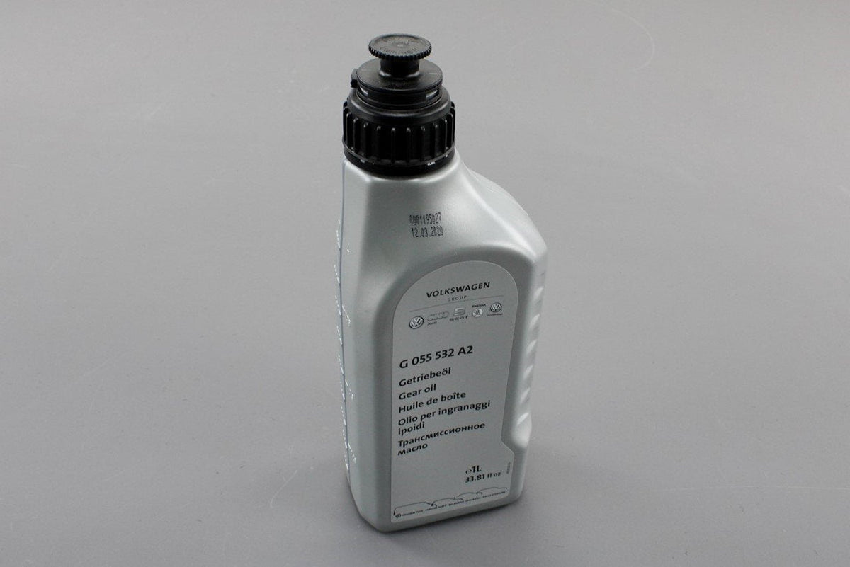Audi A4 S4 RS4 A5 S5 RS5 A6 transmission fluid gearbox oil 1L G055532A2, view 1
