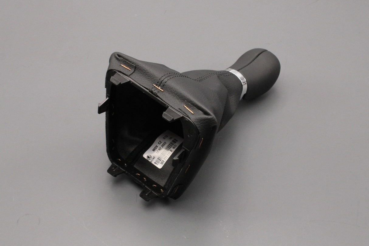 Skoda Octavia 20-on manual gearstick knob with gaiter 5E8711113D WZI