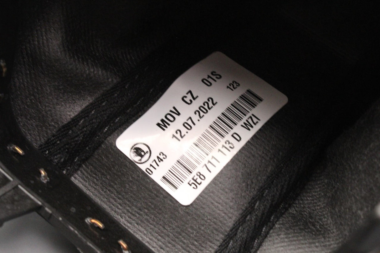 Skoda Octavia 20-on manual gearstick knob with gaiter 5E8711113D WZI