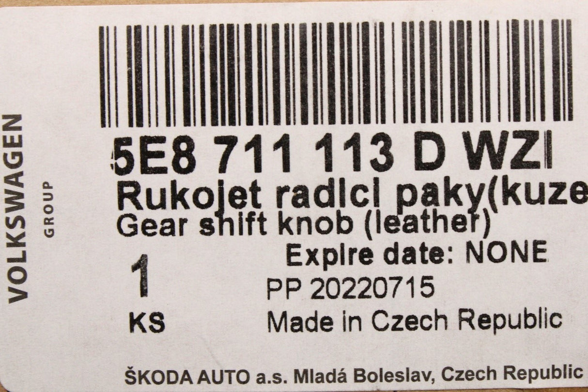 Skoda Octavia 20-on manual gearstick knob with gaiter 5E8711113D WZI