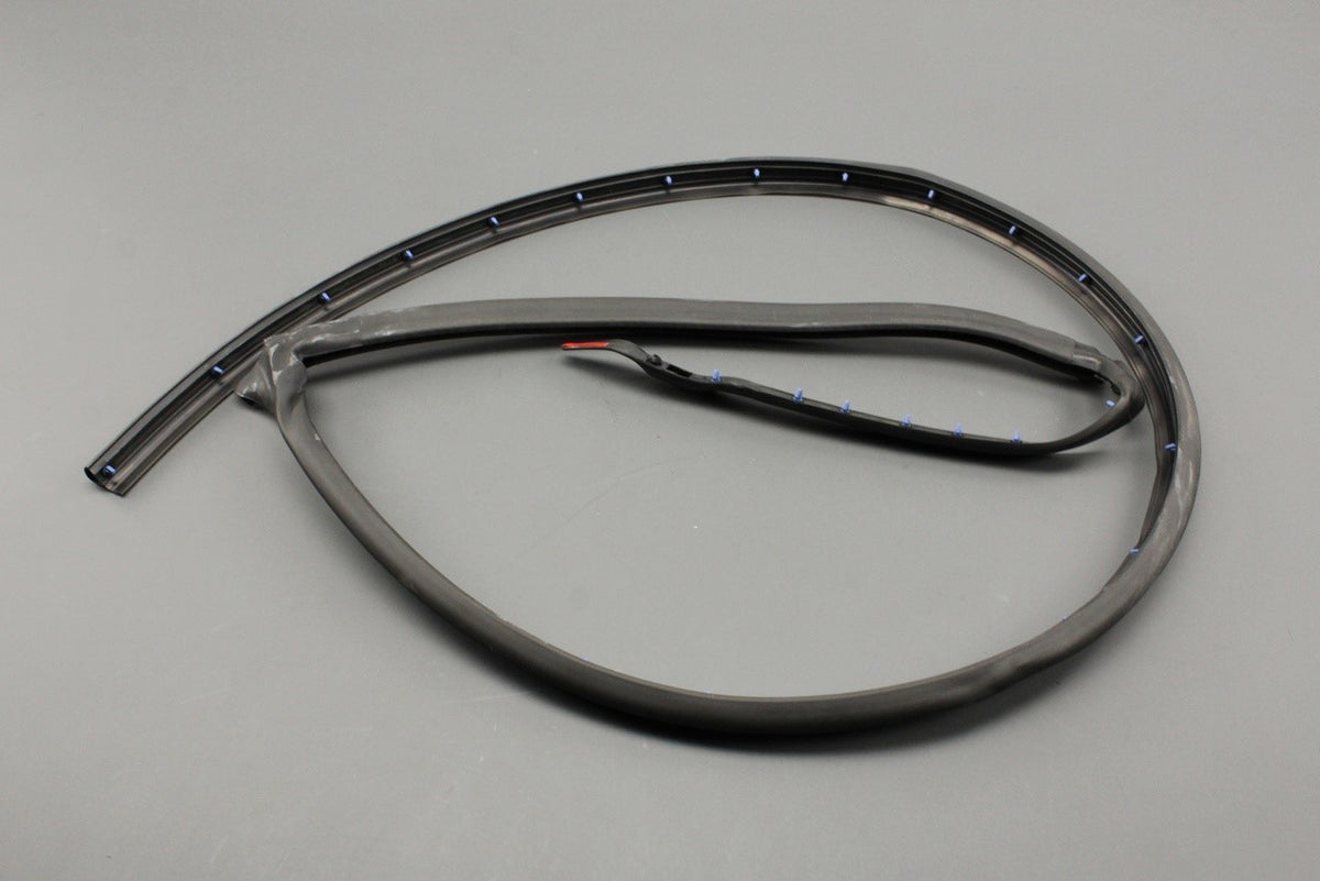 Audi Q7 2016-on sill panel seal (left) 4M0839119D, view 1
