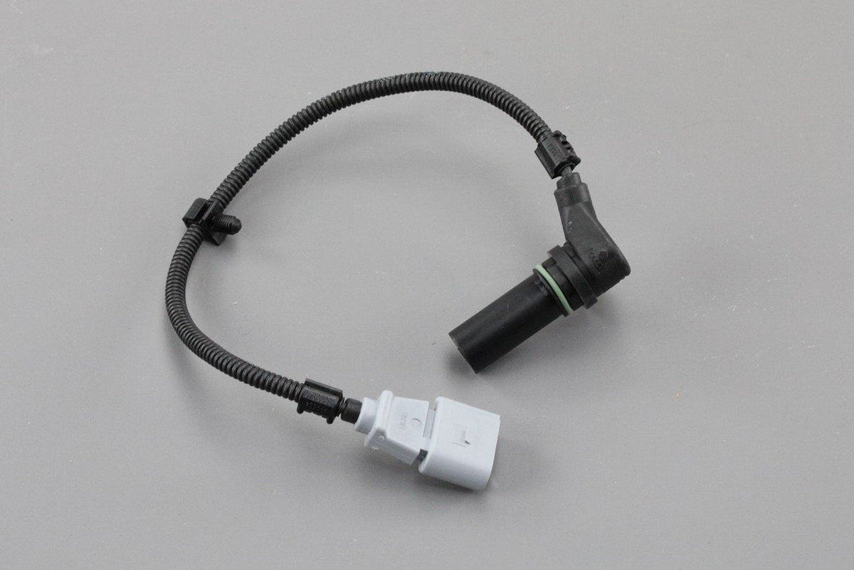 VW Transporter T5 2.5 TDI engine speed crankshaft sensor 070907319, view 1