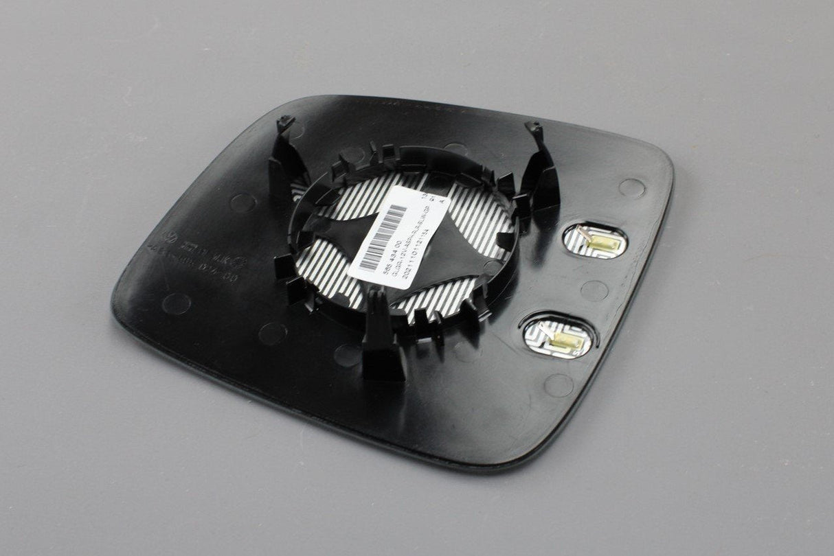 VW Caddy 2016-21 heated wing door mirror glass (right) 2K6857522B