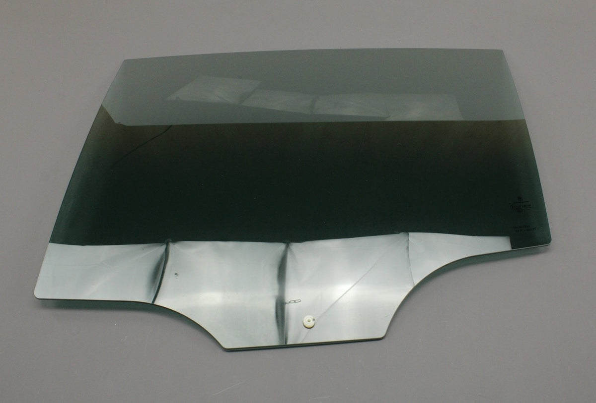 VW Golf MK7 MK7.5 2013-20 tinted rear window glass (left) 5G6845025A, view 1