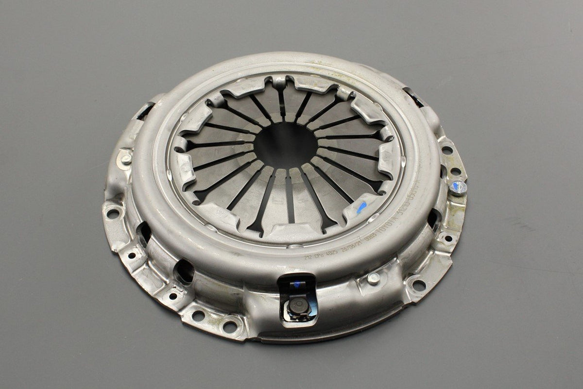 Toyota Avensis Corolla Verso 2003-2009 clutch pressure plate 31210-05016, view 1