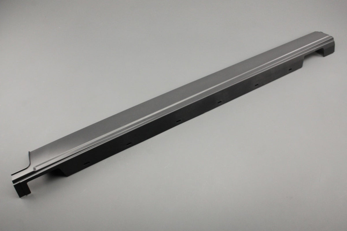 Land Rover Discovery 5 Range Rover Sport side skirt trim (left) LR048269, view 1
