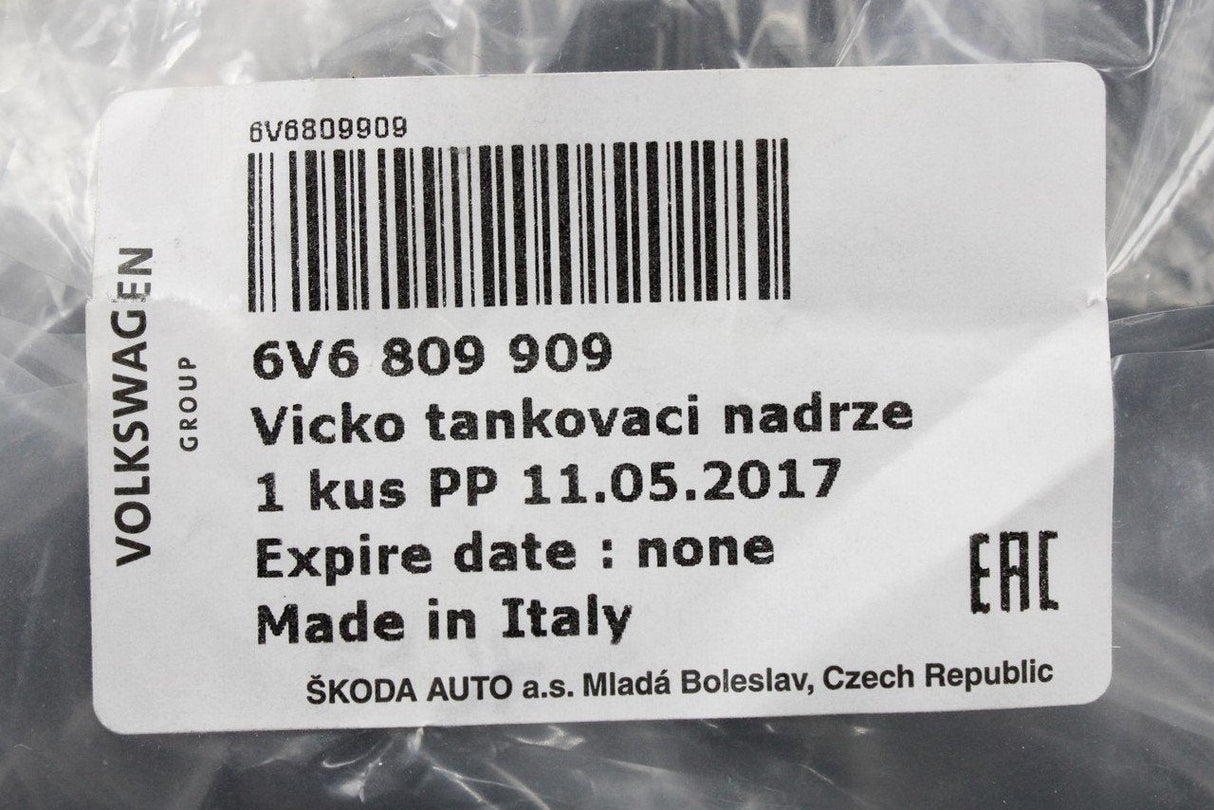 Skoda Fabia 6V hatchback 2015- fuel tank filler door 6V6809909