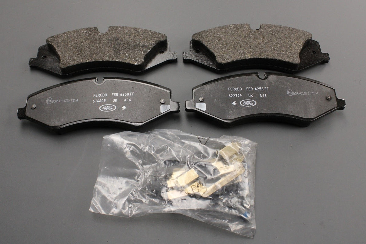 Range Rover 2010-2012 brake pad kit (front) LR026221