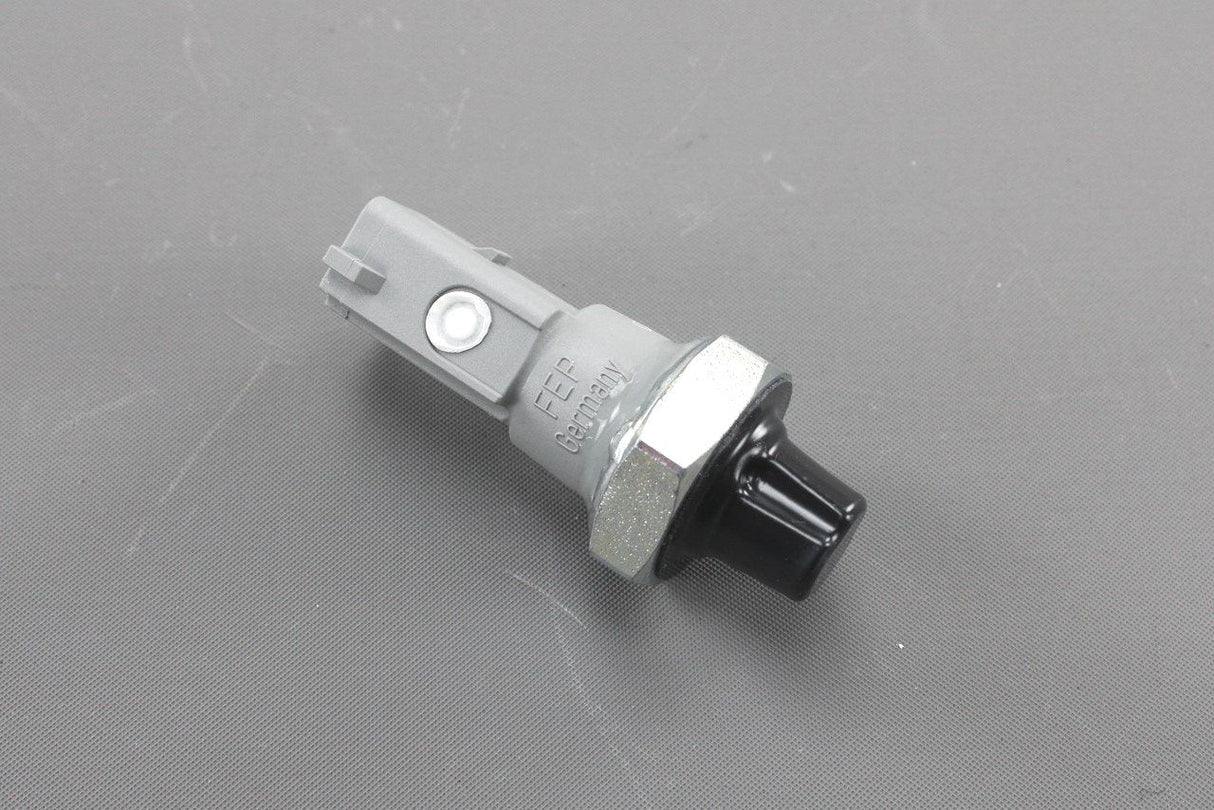 VW Touareg Audi A4 A6 A7 A8 Q5 Q7 oil pressure switch (2-pin) 059919081H