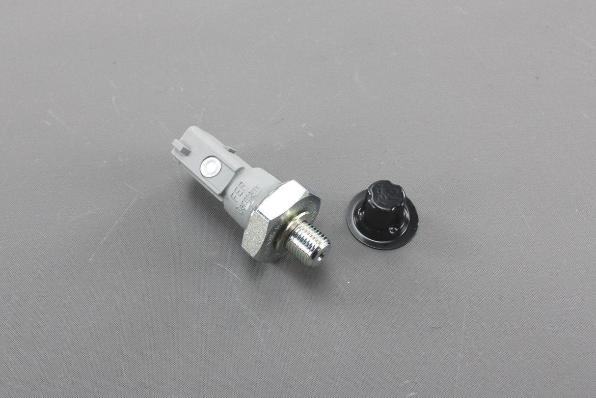VW Touareg Audi A4 A6 A7 A8 Q5 Q7 oil pressure switch (2-pin) 059919081H
