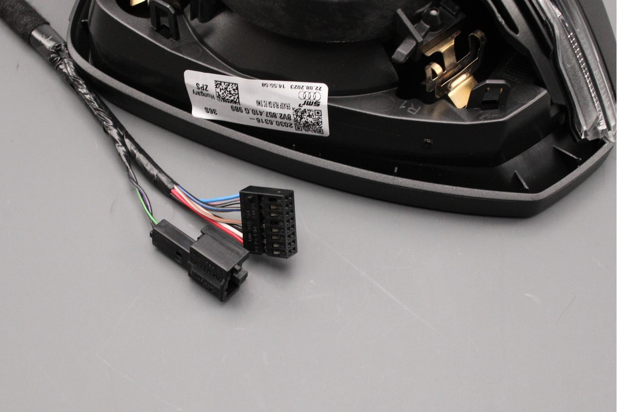 Audi A3 S3 RS3 8V 2013-20 wing mirror housing (right) 8V2857410G 9B9