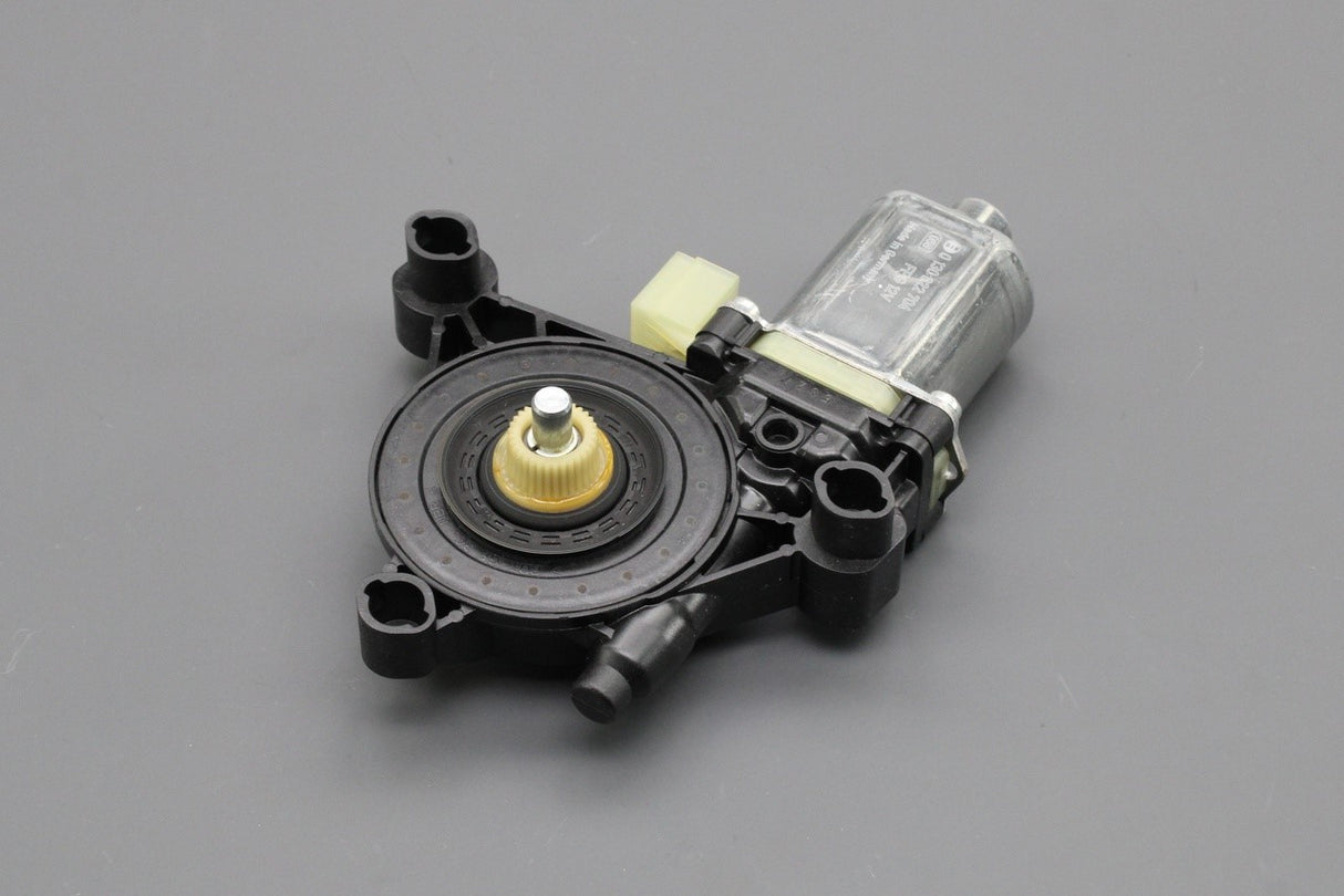 VW Crafter Golf Audi A4 RS4 A5 Q7 Q8 R8 window regulator motor 8W0959802
