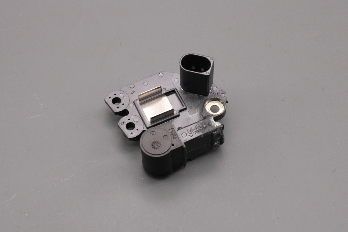 VW Polo Audi A1 A3 8P Skoda SEAT alternator voltage regulator 03L903803C