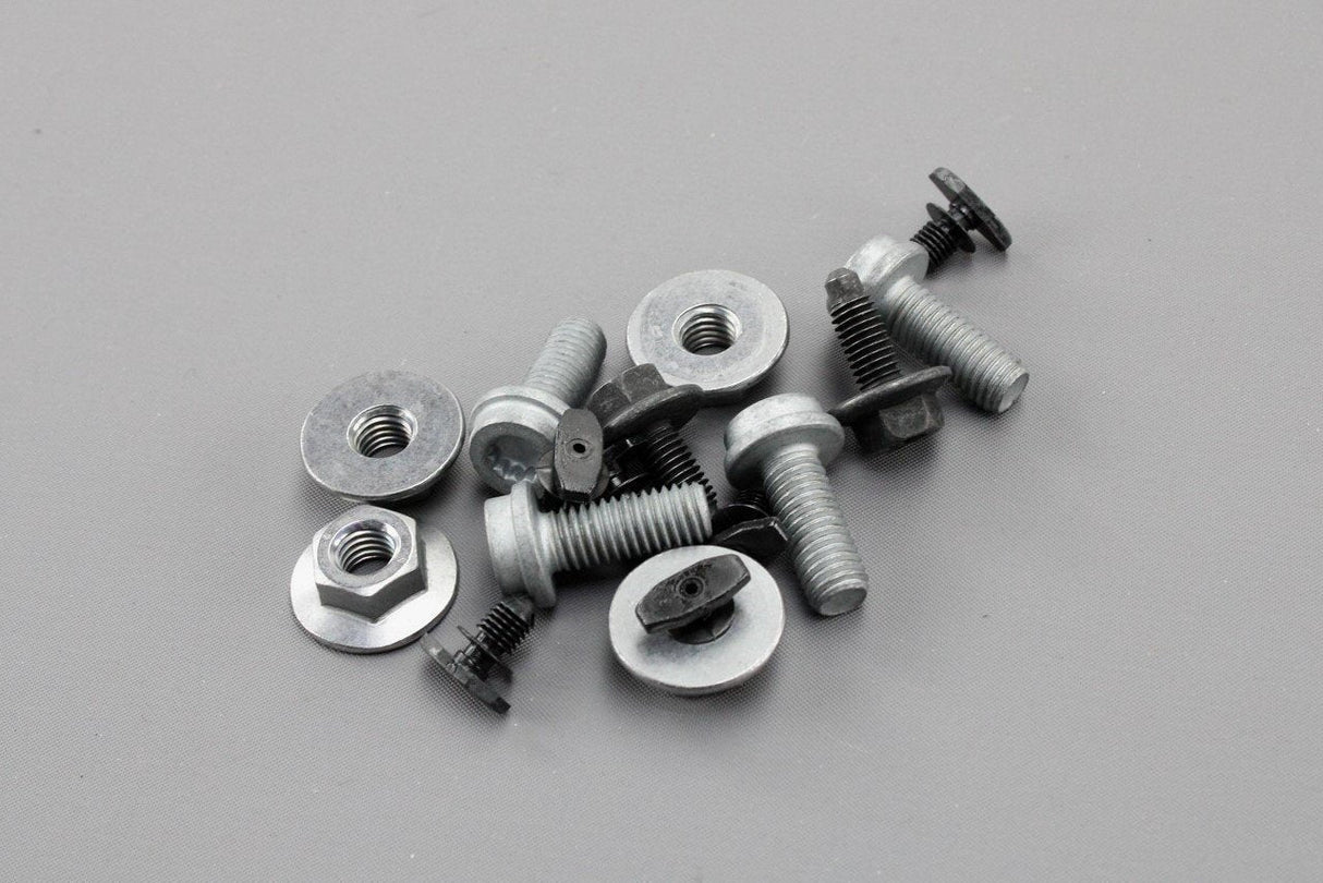 VW Crafter 2017-on attachment parts set for bonnet 7C0898615